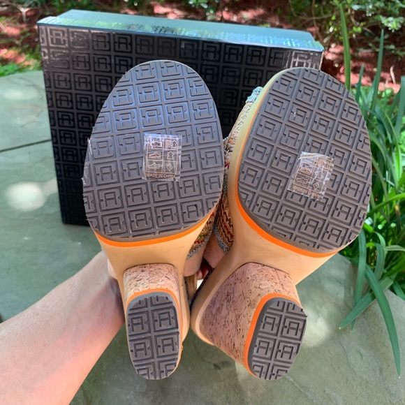 💗SOLD💙BEAUTIFUL BLONDE AMBITION PLATFORMS - Picture 4 of 8